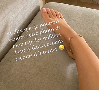 Agathe Auproux feet photo thumbnail