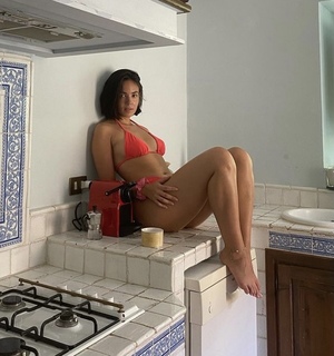 Agathe Auproux feet photo thumbnail