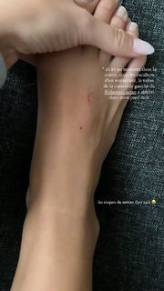 Agathe Auproux feet photo thumbnail