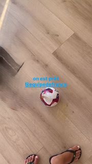 Agathe Auproux feet photo 1