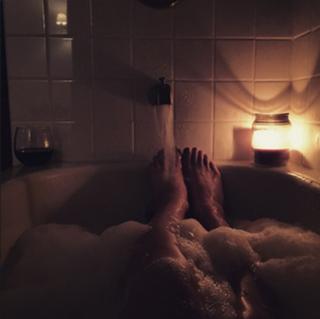 Agnes Bruckner feet photo 7