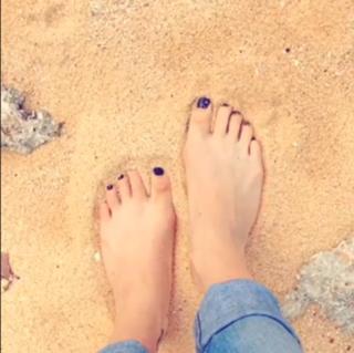 Agnes Bruckner feet photo 1