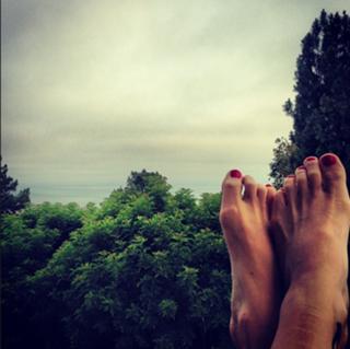 Agnes Bruckner feet photo 17