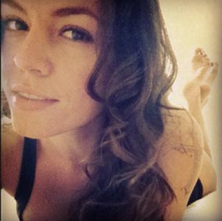 Agnes Bruckner feet photo 11