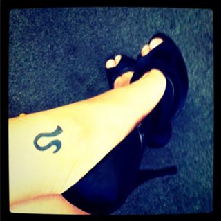 Agnes Bruckner feet photo 10