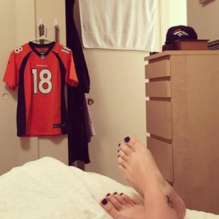 Agnes Bruckner feet photo 11