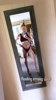 Agnes Bruckner feet photo 1