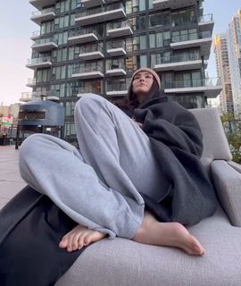 Agnes Monica feet photo 1
