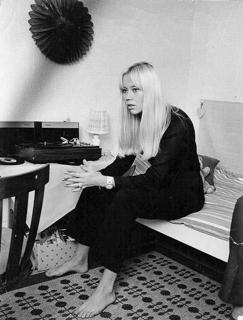 Agnetha Fältskog feet photo thumbnail