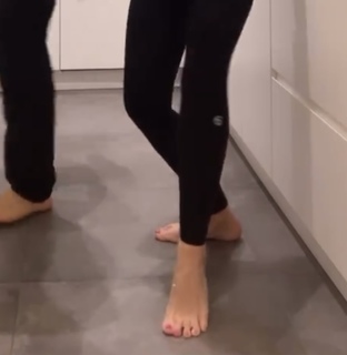 Agnieszka Kaczorowska feet photo thumbnail