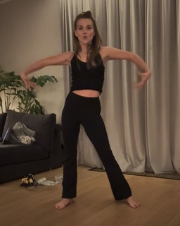 Agnieszka Kaczorowska feet photo thumbnail