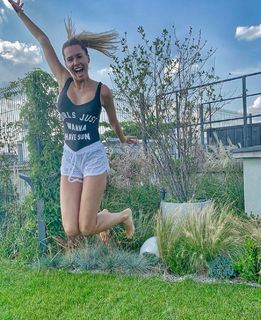 Agnieszka Popielewicz feet photo thumbnail
