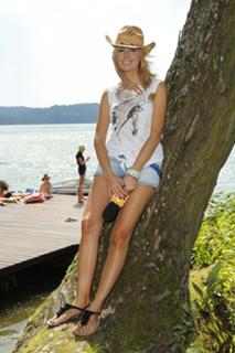 Agnieszka Popielewicz feet photo thumbnail