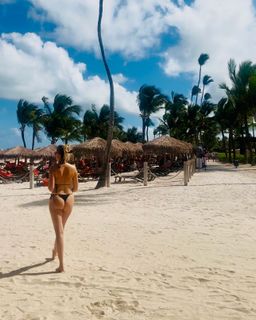Agnieszka Popielewicz feet photo thumbnail