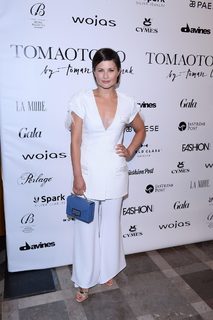 Agnieszka Sienkiewicz feet photo thumbnail