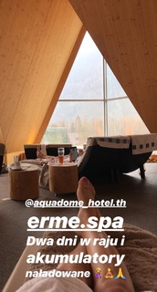 Agnieszka Sienkiewicz feet photo thumbnail
