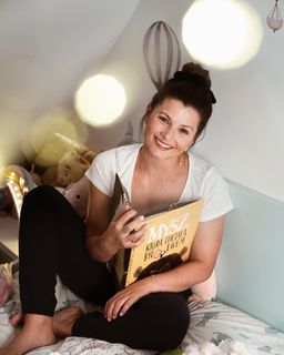 Agnieszka Sienkiewicz feet photo thumbnail
