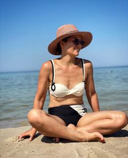 Agnieszka Sienkiewicz feet photo thumbnail