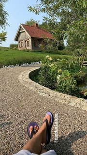 Agnieszka Sienkiewicz feet photo thumbnail
