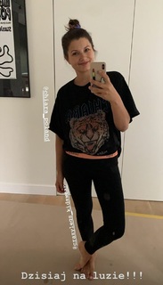 Agnieszka Sienkiewicz feet photo thumbnail