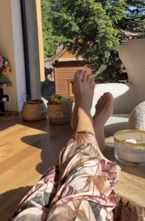 Agnieszka Sienkiewicz feet photo thumbnail