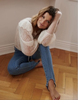 Agnieszka Sienkiewicz feet photo thumbnail