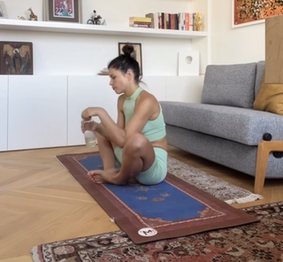 Agnieszka Sienkiewicz feet photo thumbnail