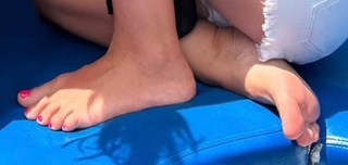 Agnieszka Sienkiewicz feet photo thumbnail