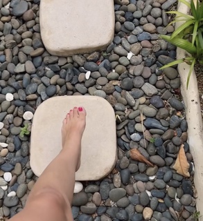 Agnieszka Sienkiewicz feet photo thumbnail