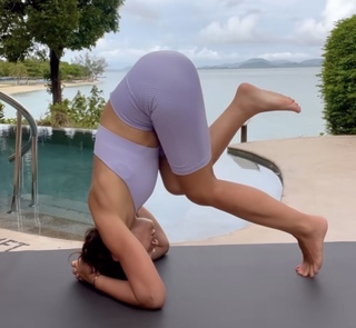 Agnieszka Sienkiewicz feet photo thumbnail