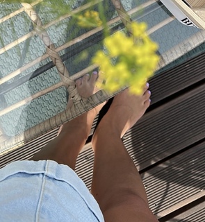 Agnieszka Sienkiewicz feet photo thumbnail