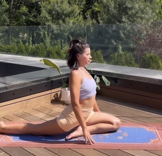 Agnieszka Sienkiewicz feet photo thumbnail