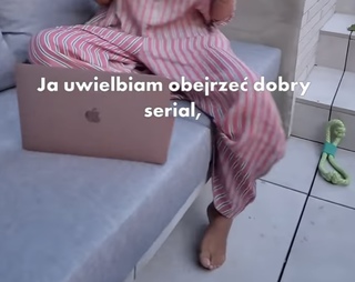Agnieszka Sienkiewicz feet photo thumbnail