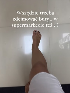 Agnieszka Sienkiewicz feet photo thumbnail