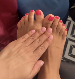 Agnieszka Sienkiewicz feet photo thumbnail