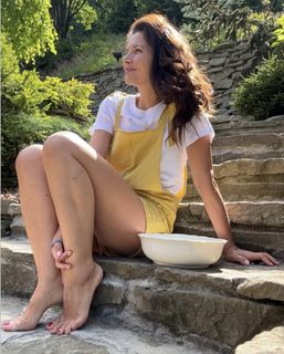 Agnieszka Sienkiewicz feet photo thumbnail