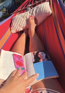 Agnieszka Sienkiewicz feet photo thumbnail