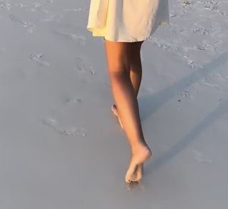 Agnieszka Sienkiewicz feet photo thumbnail