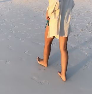 Agnieszka Sienkiewicz feet photo thumbnail