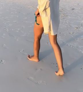 Agnieszka Sienkiewicz feet photo thumbnail