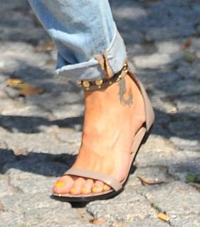 Agnieszka Wozniak-Starak feet photo thumbnail