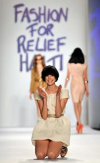 Agyness Deyn feet photo 9