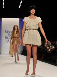 Agyness Deyn feet photo 6