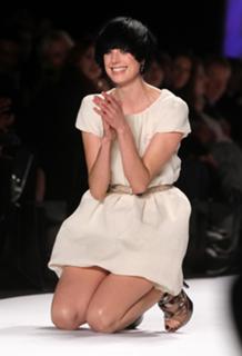 Agyness Deyn feet photo 3