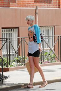 Agyness Deyn feet photo 7