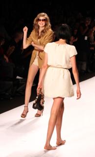 Agyness Deyn feet photo 1