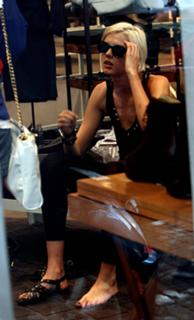 Agyness Deyn feet photo 6