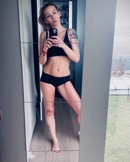 Agáta Pracharová feet photo 3