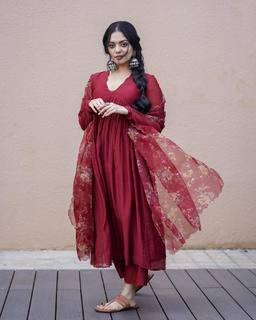 Ahaana Krishna feet photo 3