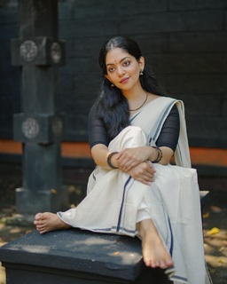 Ahaana Krishna feet photo 10
